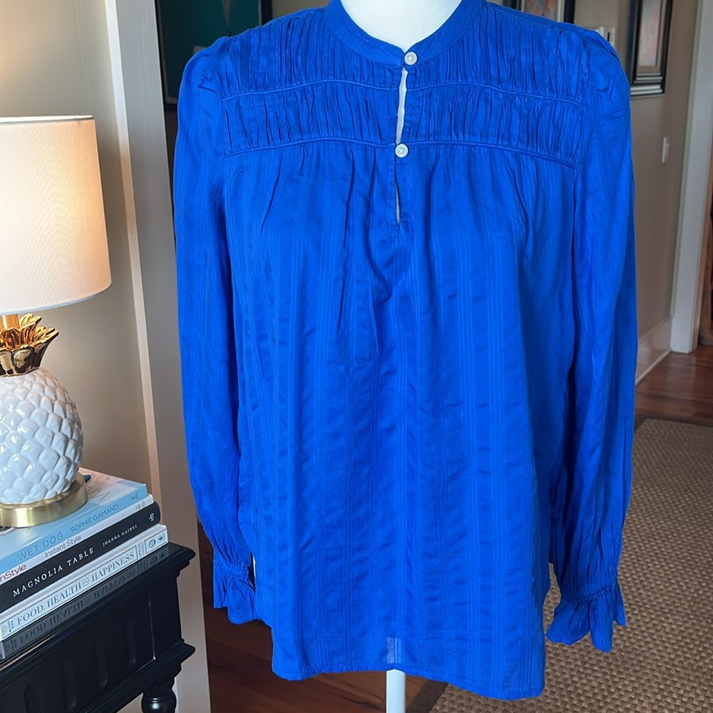 NWT: LOFT XS Long Sleeve, smocked Blue Blouse. Lightweight.